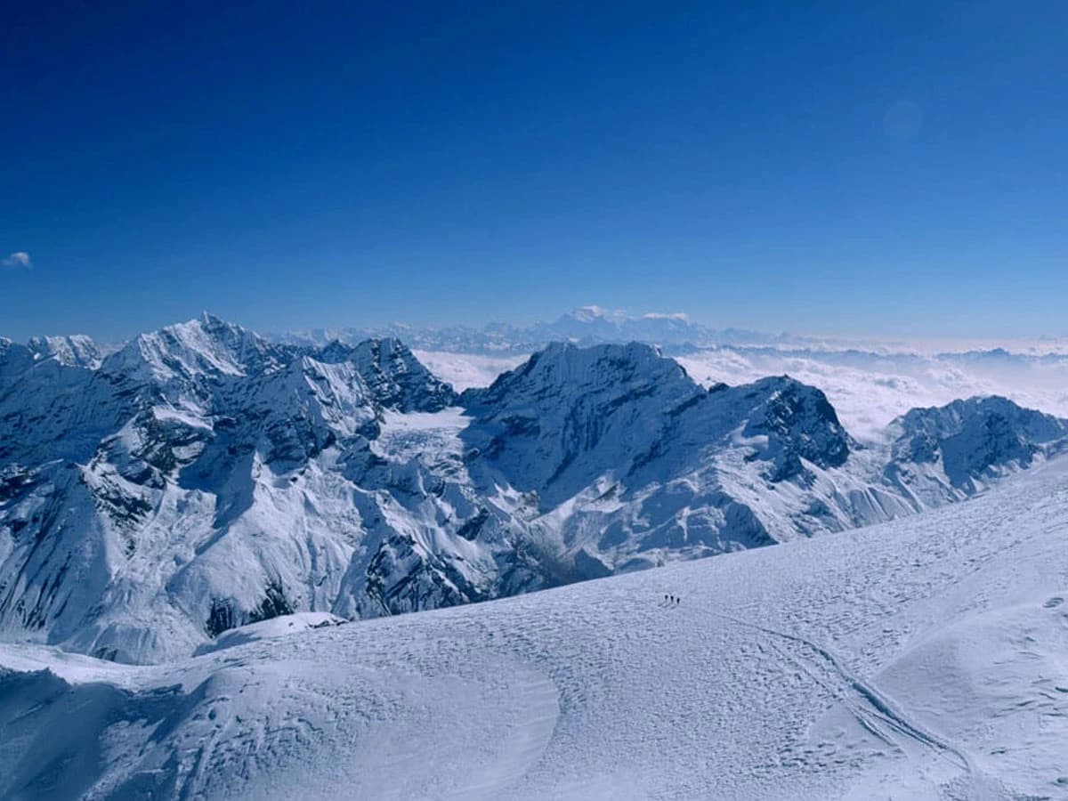 mera peak expeditions