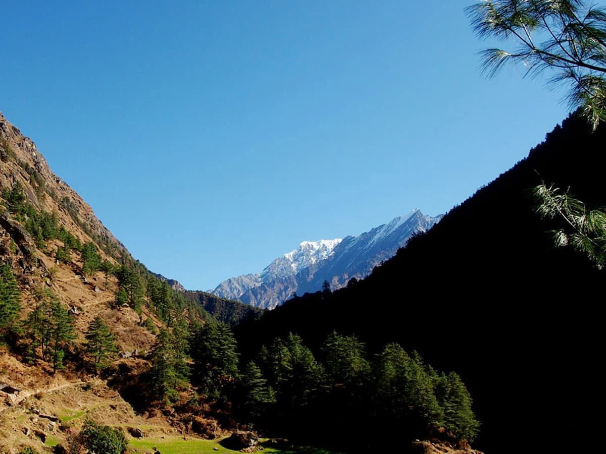 Tsum valley trekking